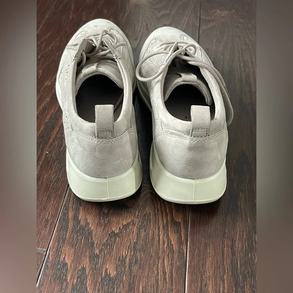 Ecco Womens Flexure Runner gray Rose Suede Sneaker Size 41/10